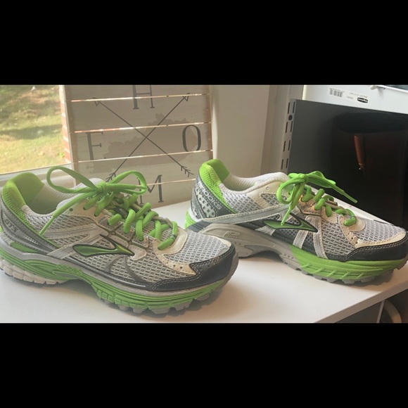 brooks gts size 6